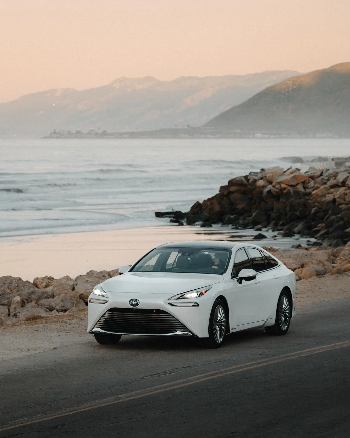 Toyota Mirai, photo 2